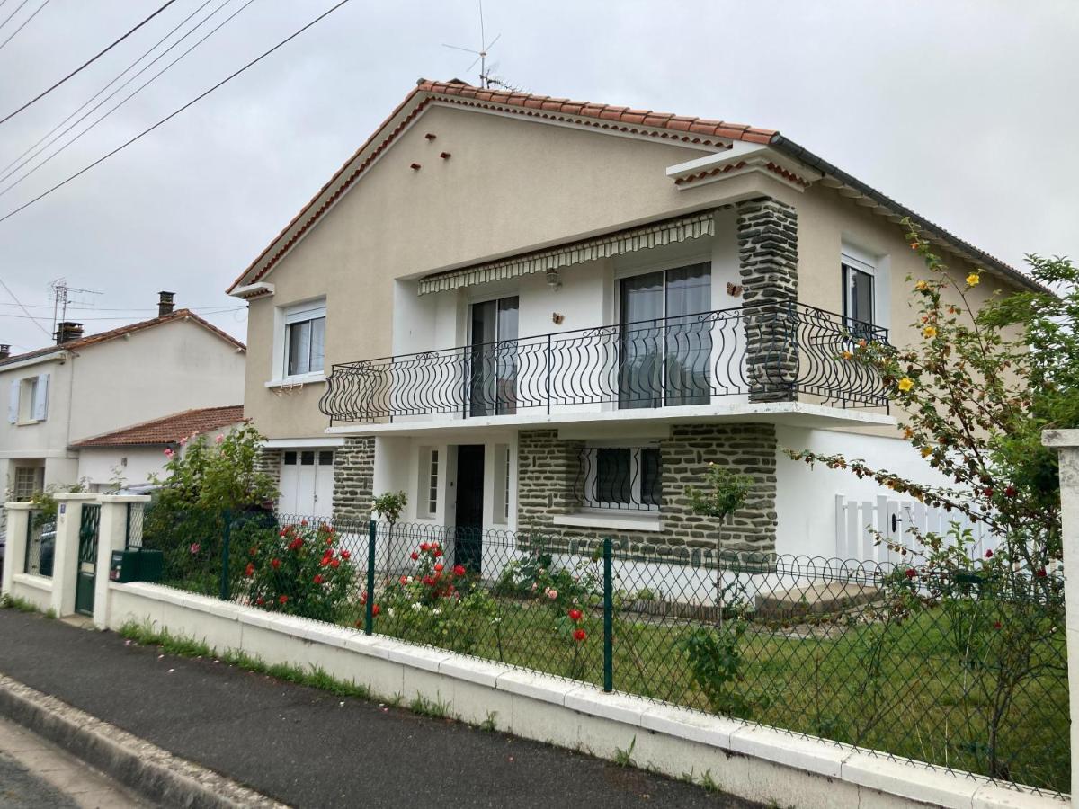 -Comme A La Maison- Jardin, Veranda, Ideal Familles Et Business Niort Exterior foto